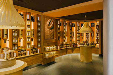 Terre, terre crue, terre tamisée, bauge, adobes, quenouilles, torchis, enduit terre, enduit terre finition, enduit prêt à l'emploi, corps d'enduit terre, les matériaux du bassin Rennais, vente de matériaux, Ille et vilaine, Rennes, Bretagne.